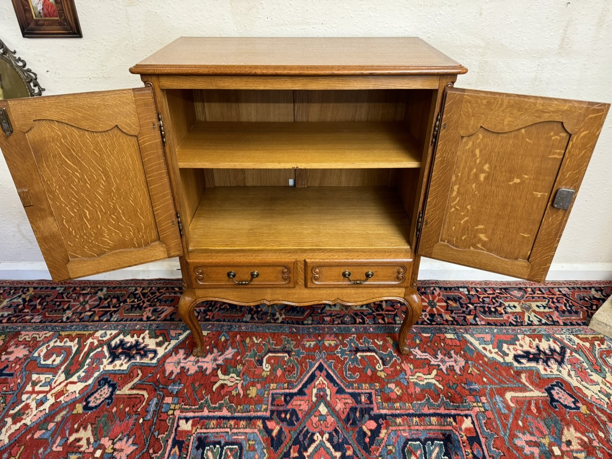 Fantastic Quality French Carved Oak Two-door Cupboard/cabinet - Image 2