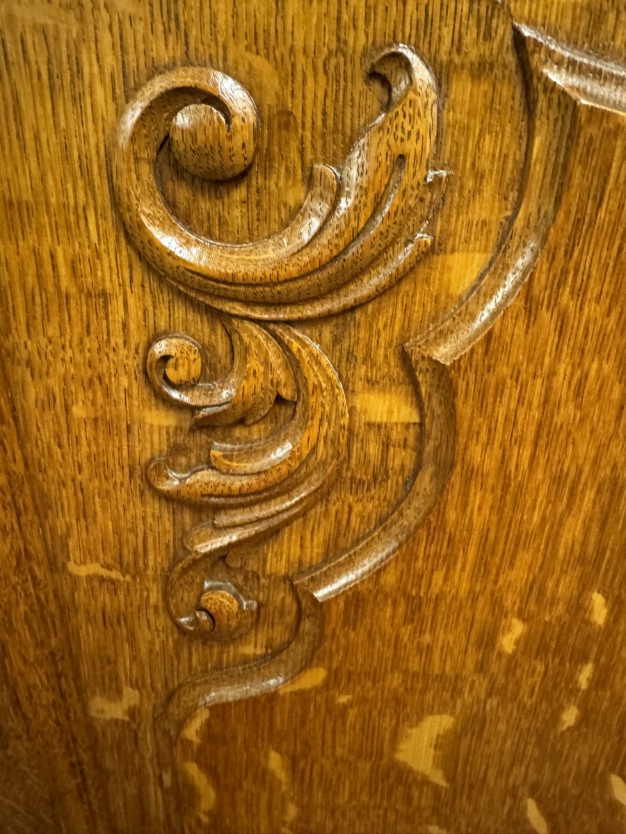 Fantastic Quality French Carved Oak Two-door Cupboard/cabinet - Image 9