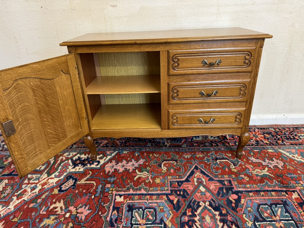 Fabulous French Carved Oak Cabinet/cupboard - Image 4