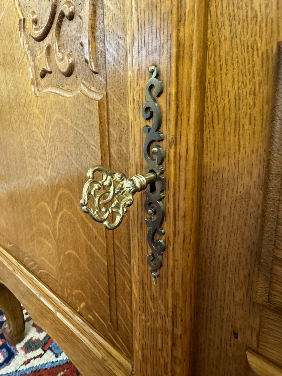 Fabulous French Carved Oak Cabinet/cupboard - Image 6
