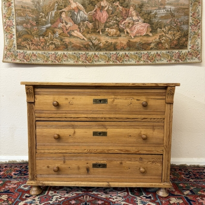 Fabulous Antique Pine Chest Of Three Drawers Circa 1920