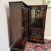 FABULOUS QUALITY 1930'S OAK CORNER BOOKCASE - Image 4