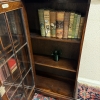 FABULOUS QUALITY 1930'S OAK CORNER BOOKCASE - Image 10