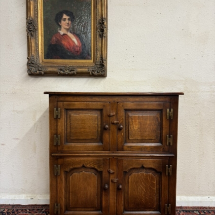 FANTASTIC QUALITY OAK TITCHMARSH & GOODWIN FOUR-DOOR CUPBOARD