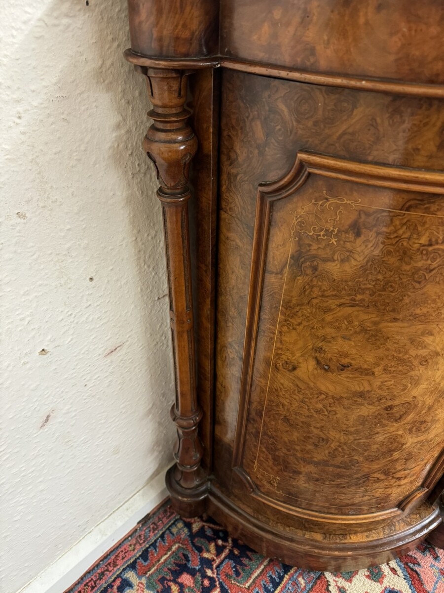 VICTORIAN INLAID BURR WALNUT MARBLE TOP CRDENZA/SIDEBOARD CIRCA 1880 - Image 8