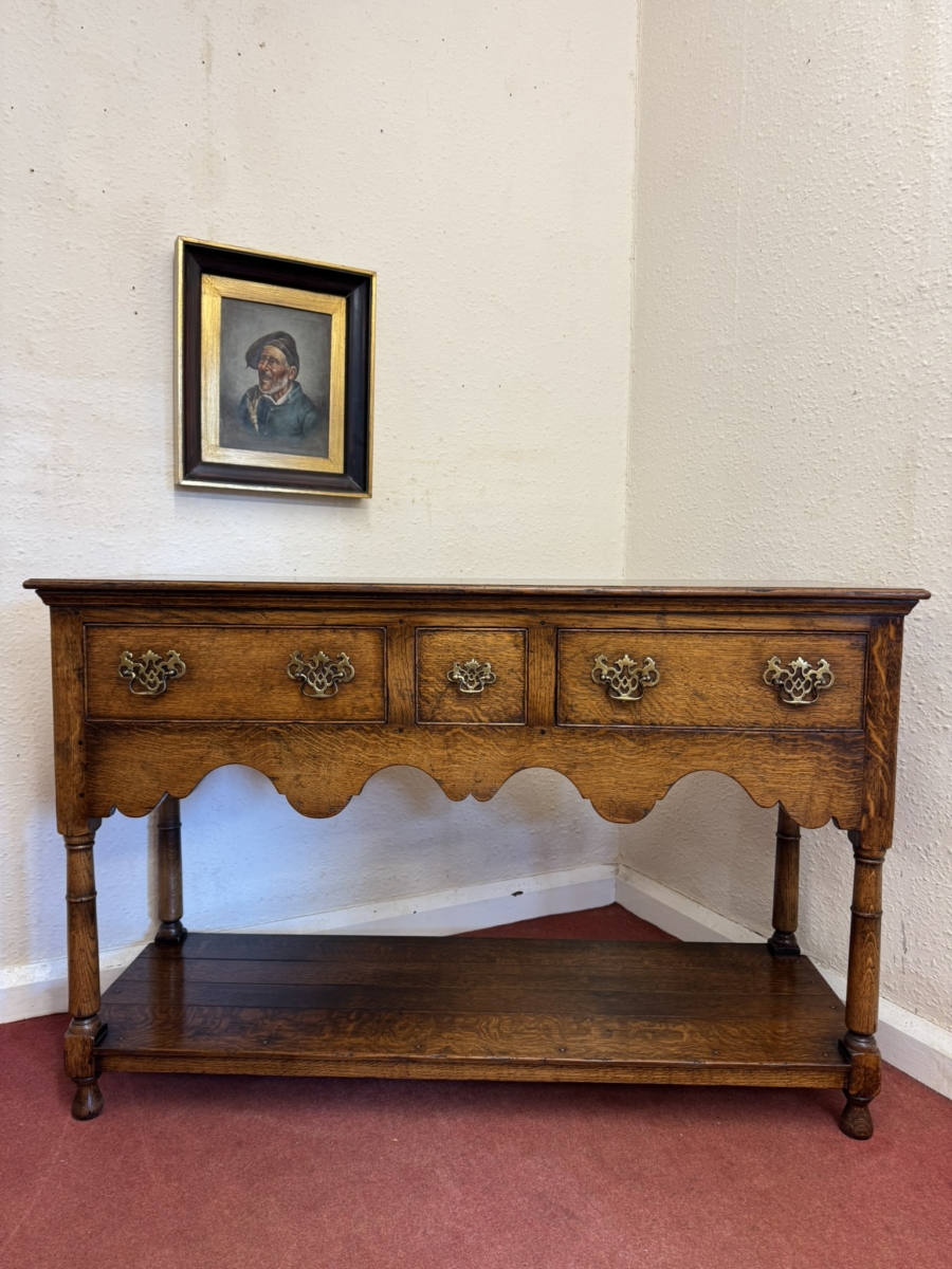 OUTSTANDING QUALITY OAK DRESSER/SIDEBAORD