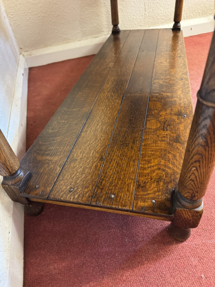 OUTSTANDING QUALITY OAK DRESSER/SIDEBAORD - Image 8