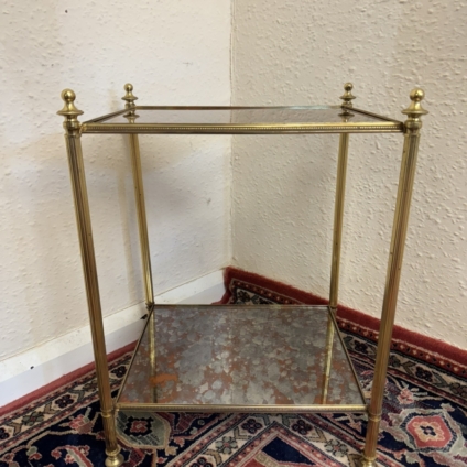 STYLISH MID CENTURY MODERN BRASS AND GLASS TWO TIER ACCENT TABLE