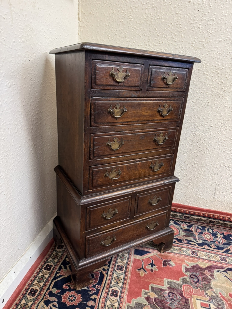 OUTSTANDING QUALITY OAK NEAT SIZED CHEST OF DRAWERS - Image 3