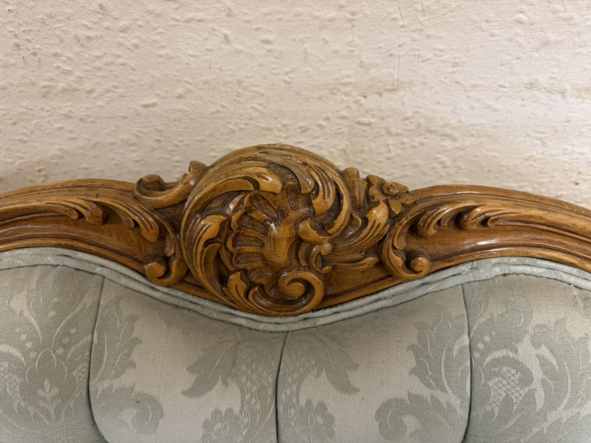 FABULOUS FRENCH CARVED WALNUT BUTTONED BACK SOFA CIRCA 1950 - Image 5