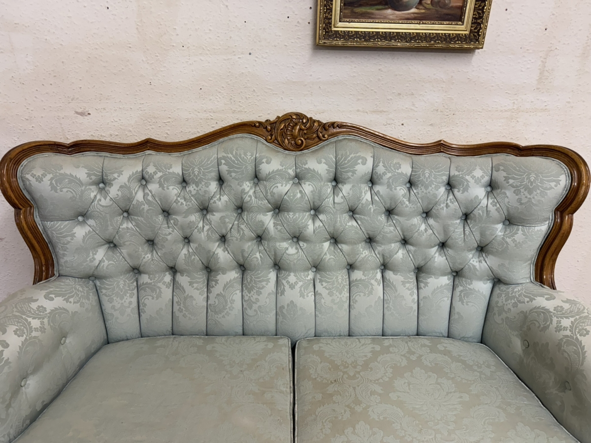 FABULOUS FRENCH CARVED WALNUT BUTTONED BACK SOFA CIRCA 1950 - Image 7