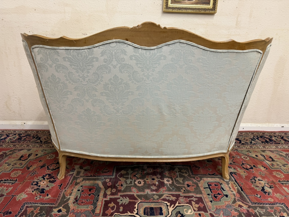 FABULOUS FRENCH CARVED WALNUT BUTTONED BACK SOFA CIRCA 1950 - Image 8