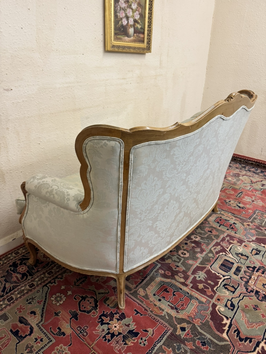 FABULOUS FRENCH CARVED WALNUT BUTTONED BACK SOFA CIRCA 1950 - Image 9