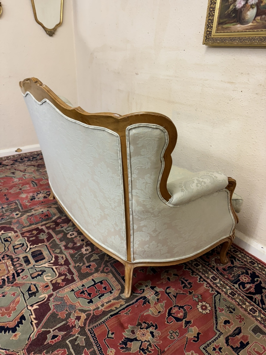 FABULOUS FRENCH CARVED WALNUT BUTTONED BACK SOFA CIRCA 1950 - Image 10