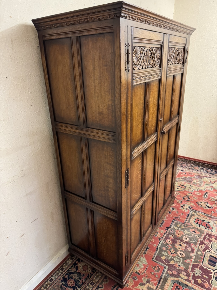 QUALITY TITCHMARSH AND GOODWIN CARVED OAK TWO DOOR WARDROBE - Image 8