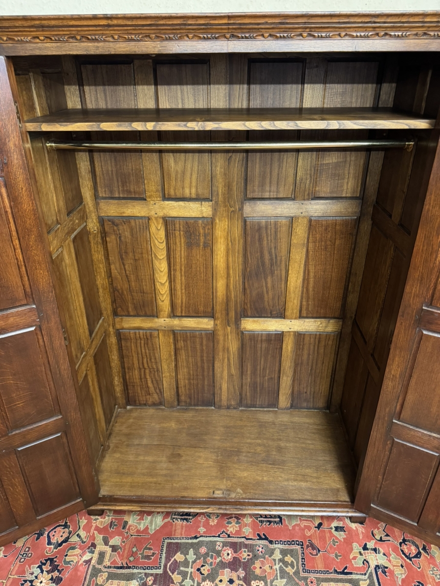 QUALITY TITCHMARSH AND GOODWIN CARVED OAK TWO DOOR WARDROBE - Image 10