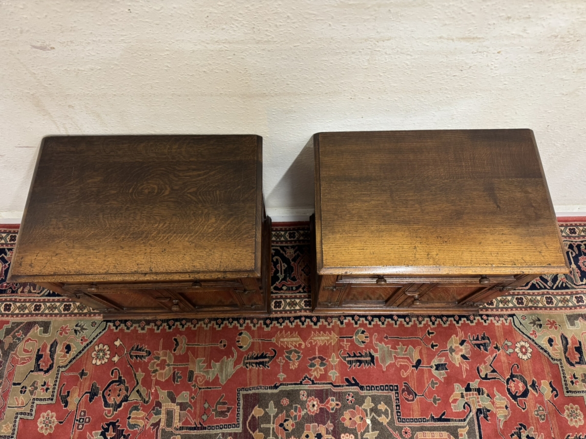 QUALITY PAIR OF TITCHMARSH AND GOODWIN OAK BEDSIDE CABINETS/CUPBOARDS - Image 3