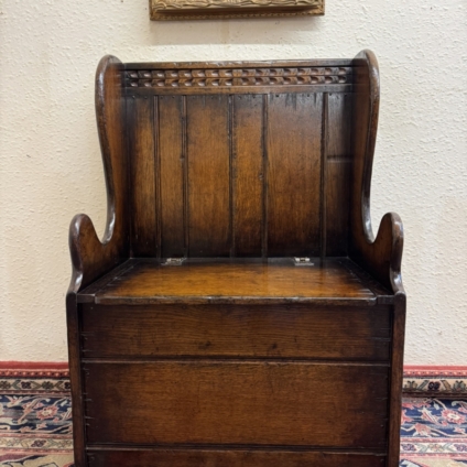 QUALITY TITCHMARSH AND GOODWIN CARVED OAK BOX SETTLE / SEAT