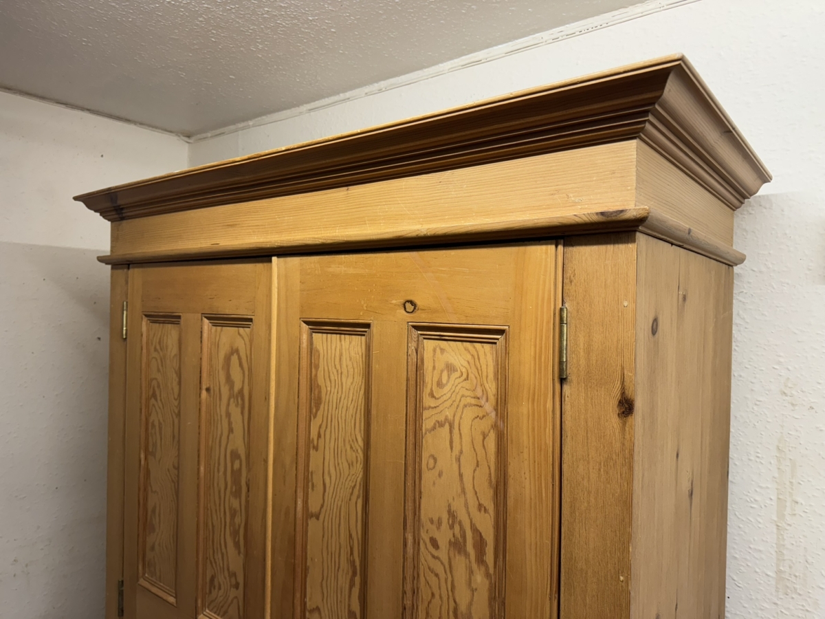 FABULOUS PANELLED PINE TWO DOOR WARDROBE WITH DRAWER BELOW - Image 5
