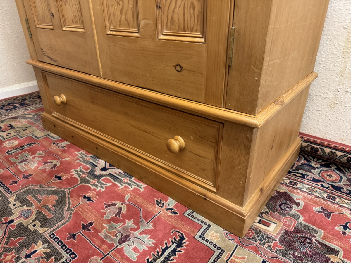 FABULOUS PANELLED PINE TWO DOOR WARDROBE WITH DRAWER BELOW - Image 7