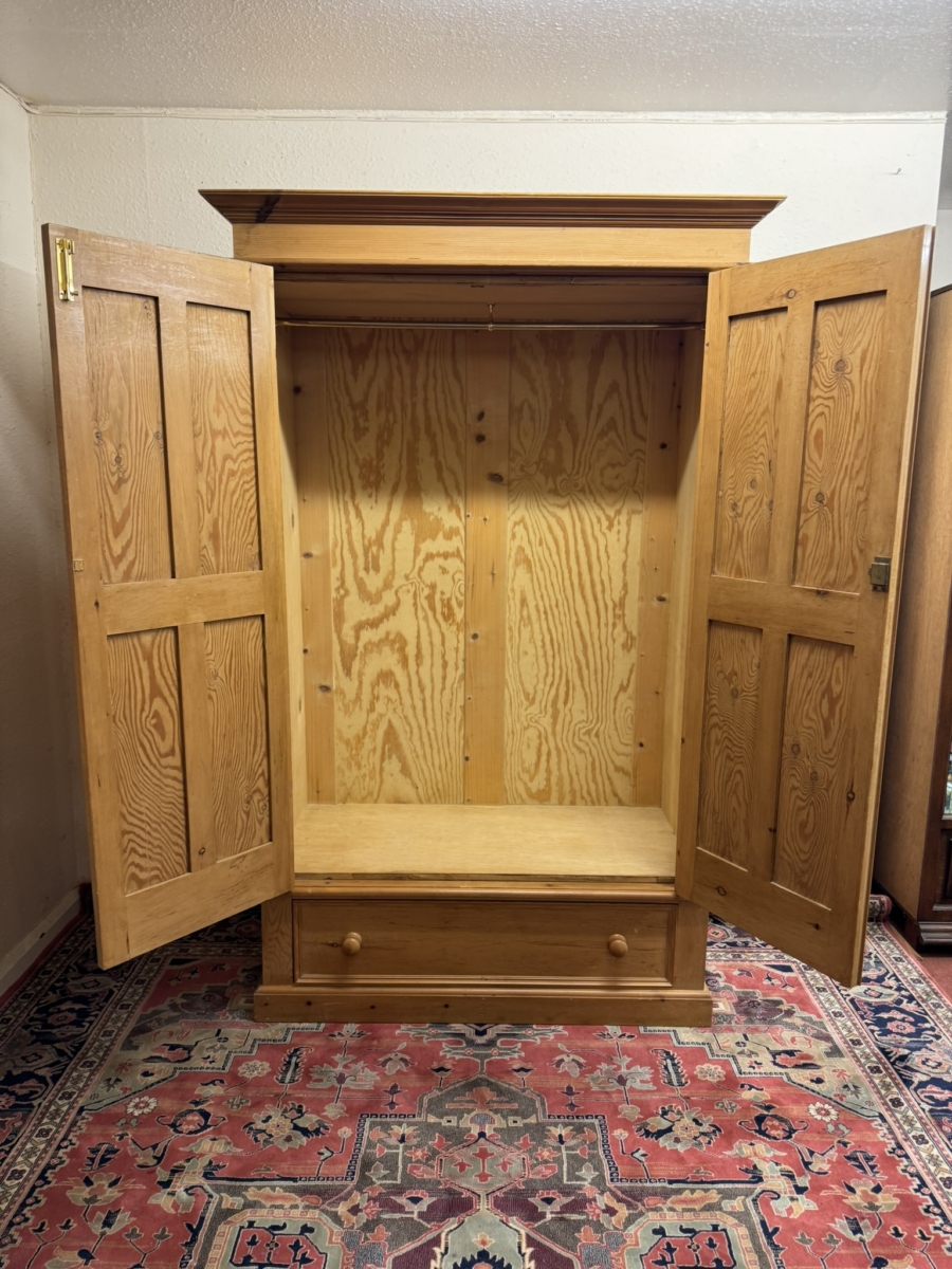 FABULOUS PANELLED PINE TWO DOOR WARDROBE WITH DRAWER BELOW - Image 8