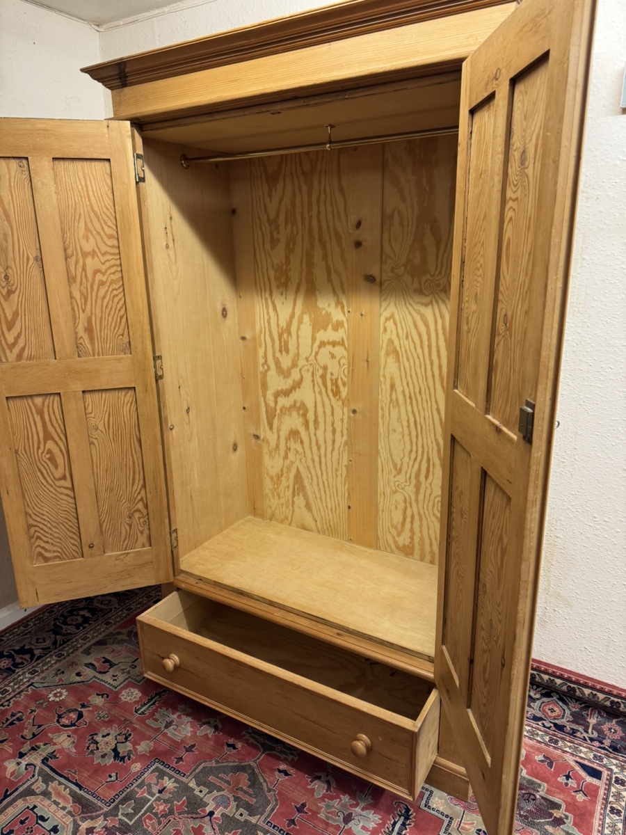 FABULOUS PANELLED PINE TWO DOOR WARDROBE WITH DRAWER BELOW - Image 9