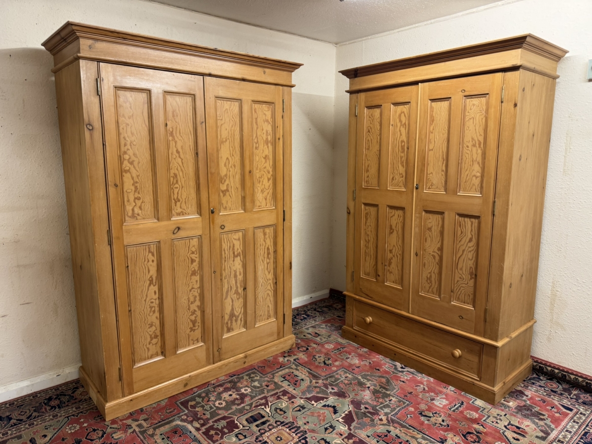 FABULOUS PANELLED PINE TWO DOOR WARDROBE WITH DRAWER BELOW - Image 10