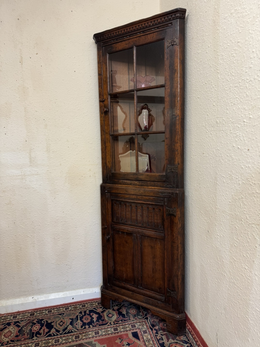 OUTSTANDING QUALITY OAK TITCHMARSH AND GOODWIN GLAZED CORNER CABINET - Image 2
