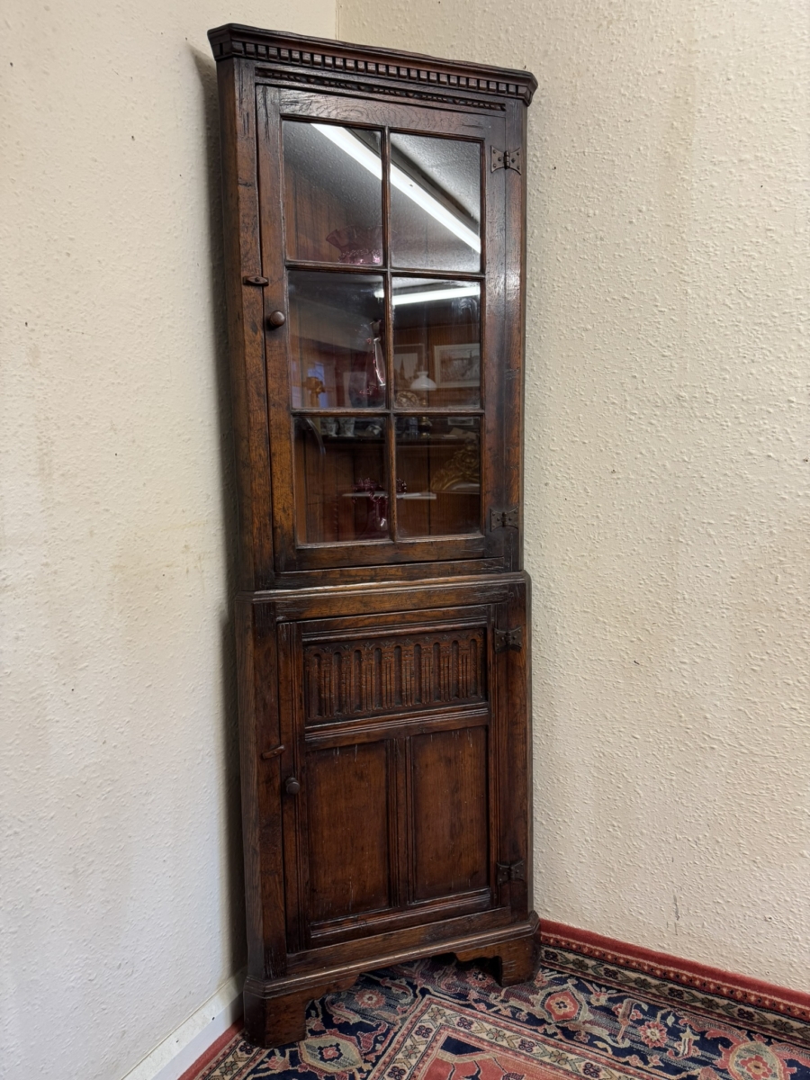 OUTSTANDING QUALITY OAK TITCHMARSH AND GOODWIN GLAZED CORNER CABINET - Image 3
