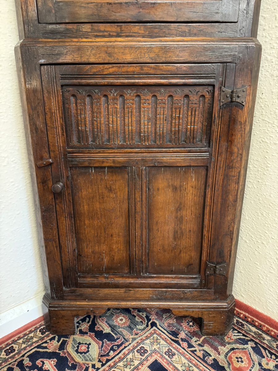 OUTSTANDING QUALITY OAK TITCHMARSH AND GOODWIN GLAZED CORNER CABINET - Image 4
