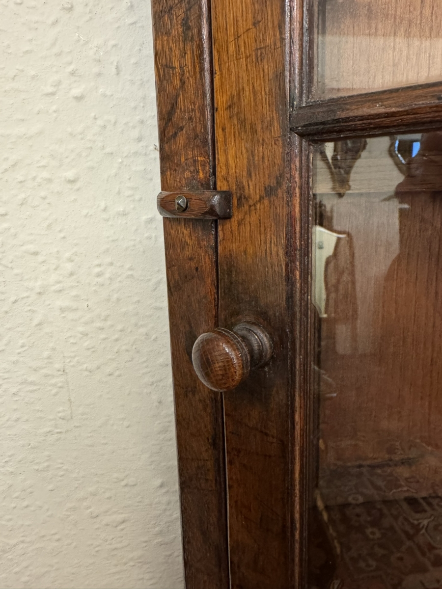 OUTSTANDING QUALITY OAK TITCHMARSH AND GOODWIN GLAZED CORNER CABINET - Image 5