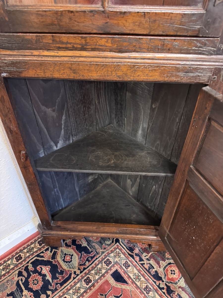 OUTSTANDING QUALITY OAK TITCHMARSH AND GOODWIN GLAZED CORNER CABINET - Image 8