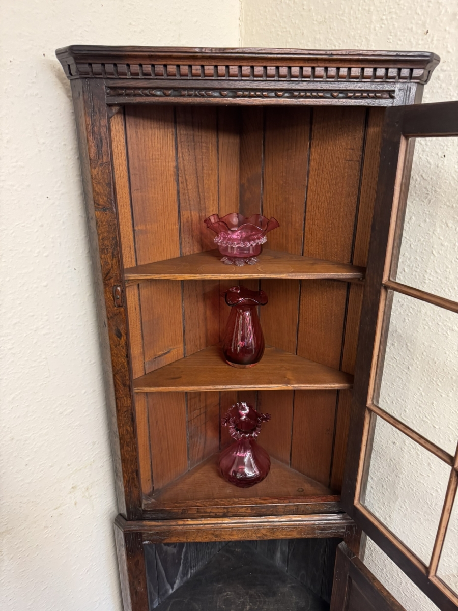 OUTSTANDING QUALITY OAK TITCHMARSH AND GOODWIN GLAZED CORNER CABINET - Image 10