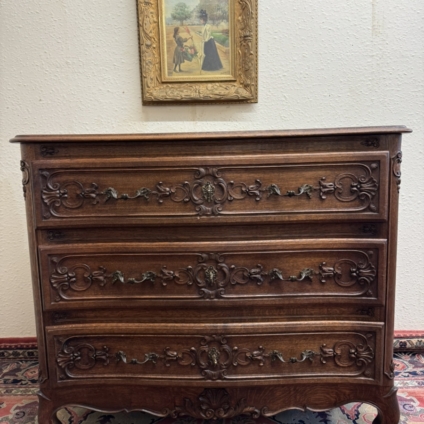 QUALITY ANTIQUE FRENCH CARVED OAK SERPENTINE SHAPED CHEST OF DRAWERS CIRCA 1930