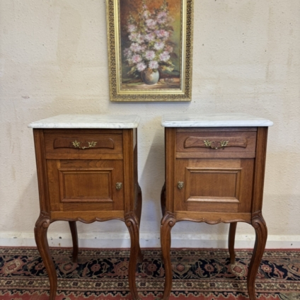 ANTIQUE PAIR OF CARVED FRENCH CARVED OAK MARBLE TOP BEDSIDE CABINETS CIRCA 1890