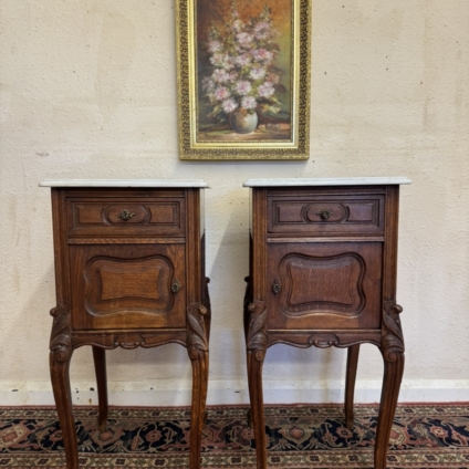 PAIR OF ANTIQUE FRENCH CARVED OAK MARBLE TOP BEDSIDE CABINETS CIRCA 1890