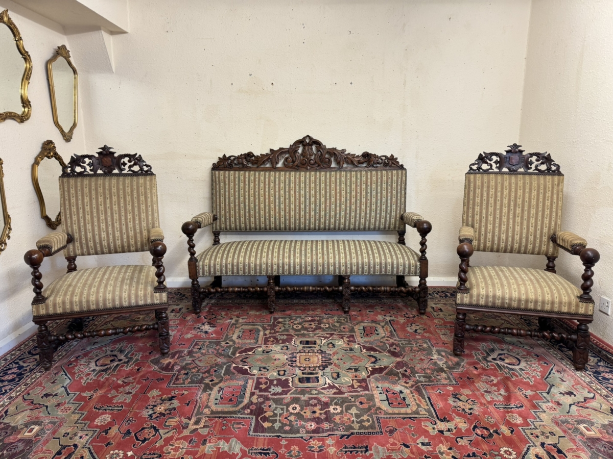 QUALITY ANTIQUE FRENCH CARVED OAK SETTEE AND TWO MATCHING ARMCHAIRS CIRCA 1900