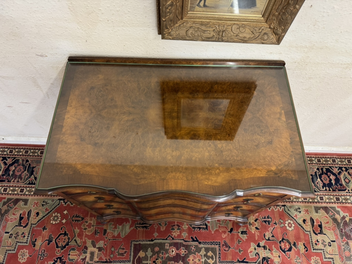 FANTASTIC QUALITY ANTIQUE WALNUT SEPENTINE SHAPED CHEST OF DRAWERS CIRCA 1920 - Image 5