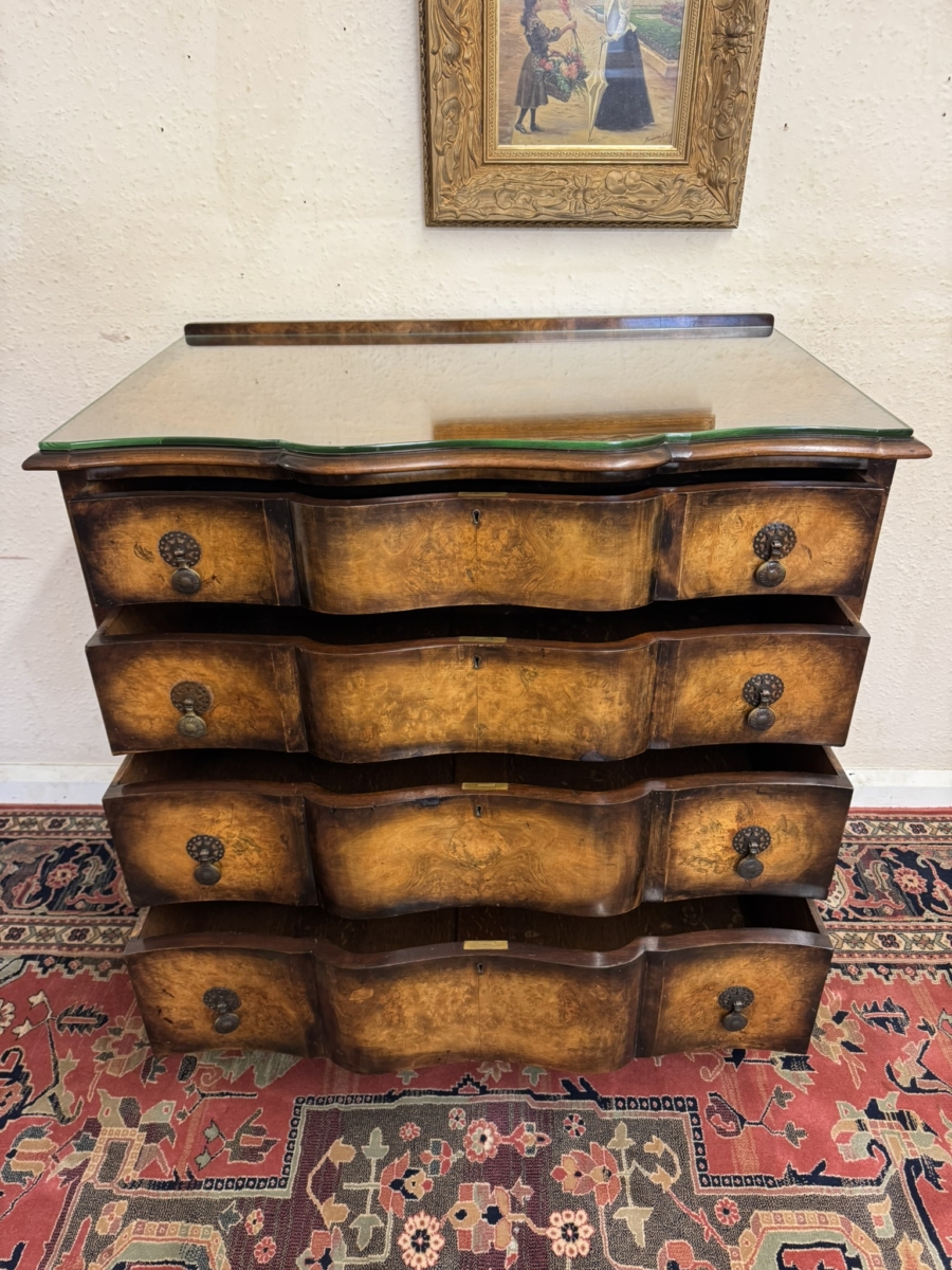 FANTASTIC QUALITY ANTIQUE WALNUT SEPENTINE SHAPED CHEST OF DRAWERS CIRCA 1920 - Image 9