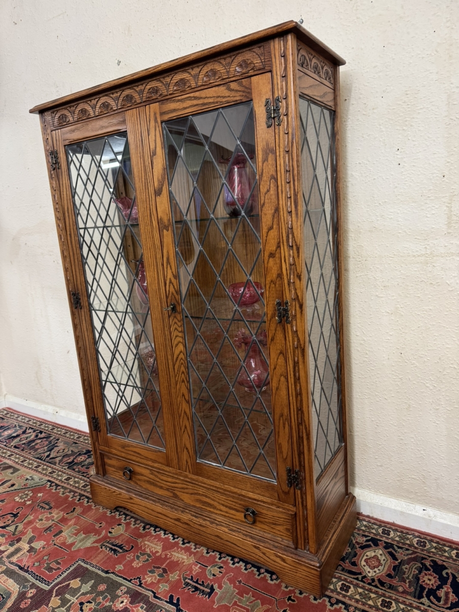 FANTASTIC QUALITY CARVED OAK JAYCEE GLAZED DISPLAY CABINET - Image 3