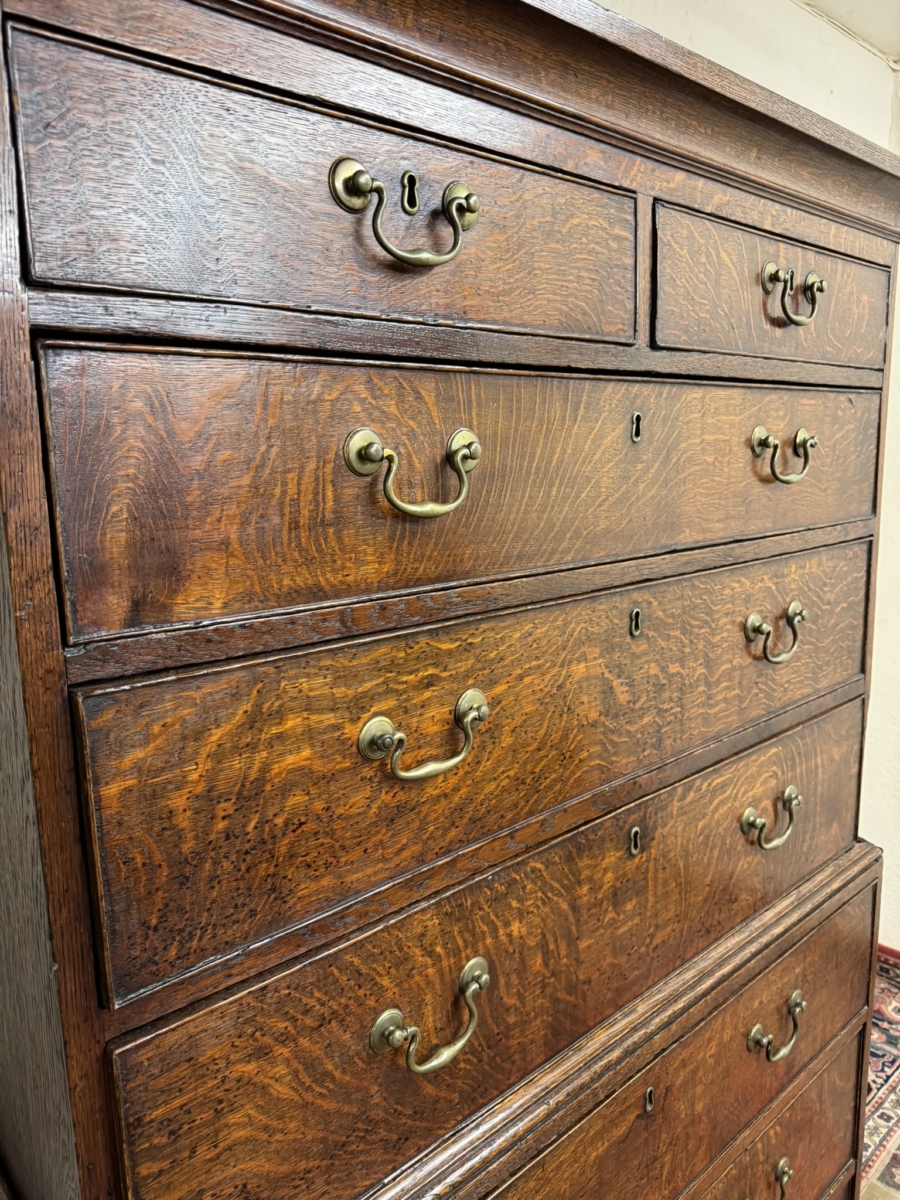 OUTSTANDING QUALITY GEORGIAN OAK CHEST ON CHEST CIRCA 1760 - Image 3