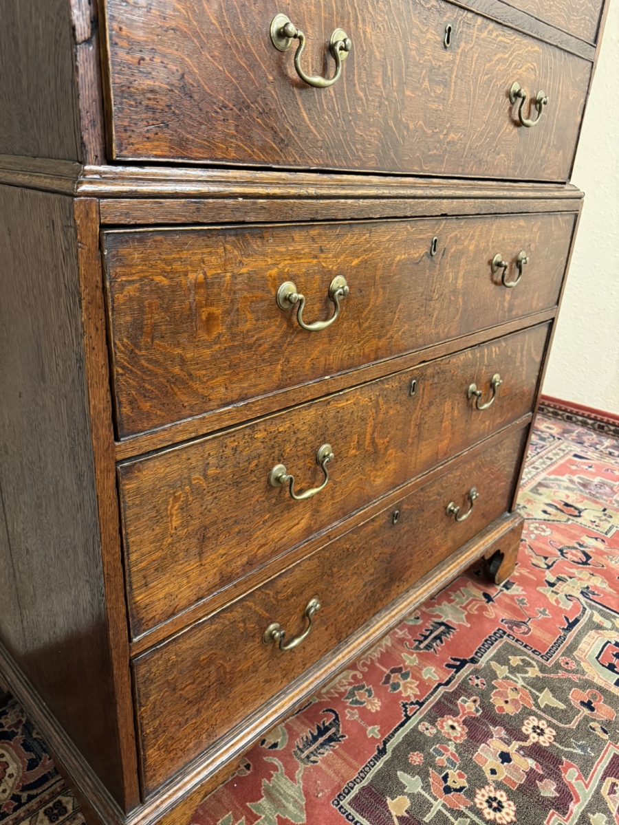 OUTSTANDING QUALITY GEORGIAN OAK CHEST ON CHEST CIRCA 1760 - Image 4