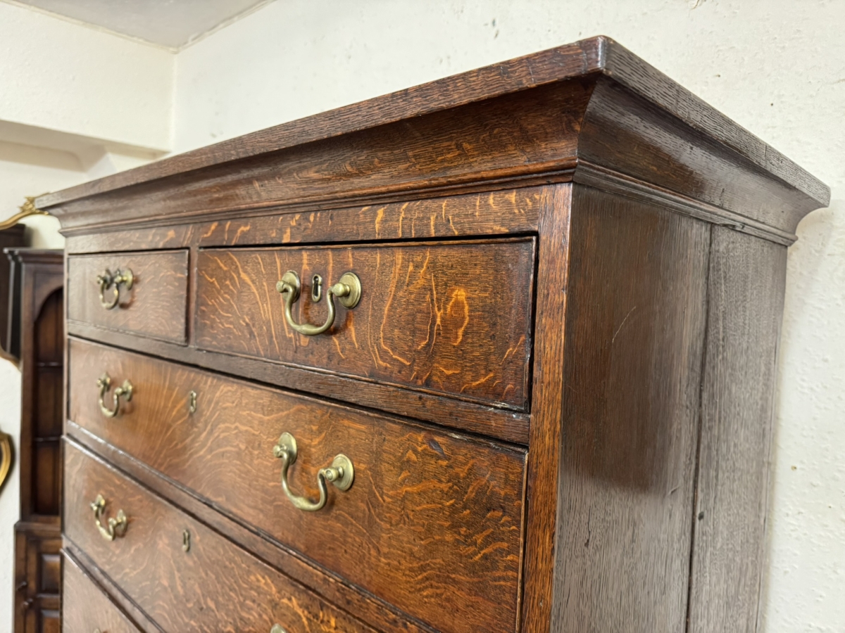 OUTSTANDING QUALITY GEORGIAN OAK CHEST ON CHEST CIRCA 1760 - Image 8