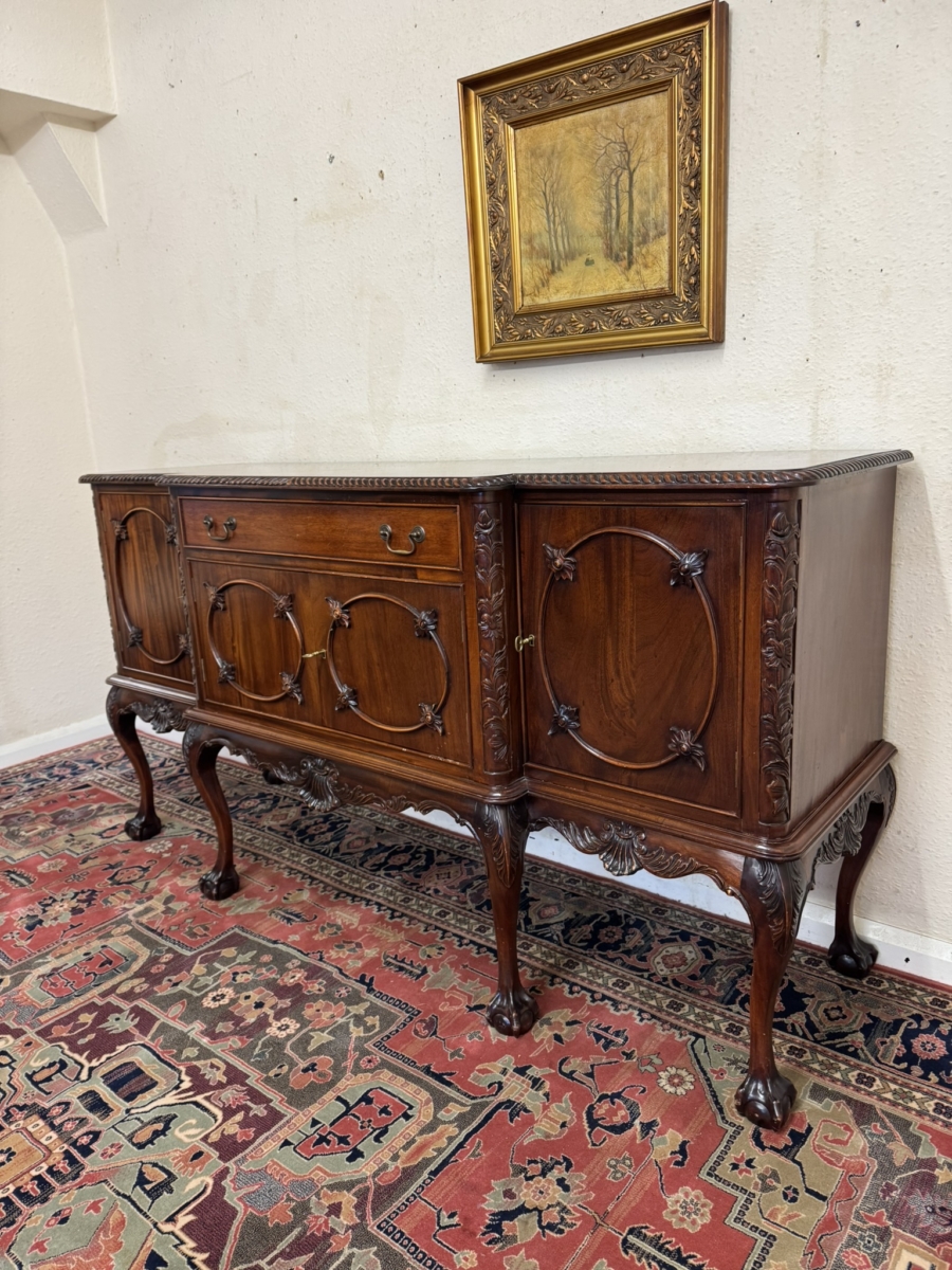 OUTSTANDING QUALITY CARVED MAHOGANY BRAKEFRONT FOUR DOOR SIDEBOARD/DRESSER - Image 3