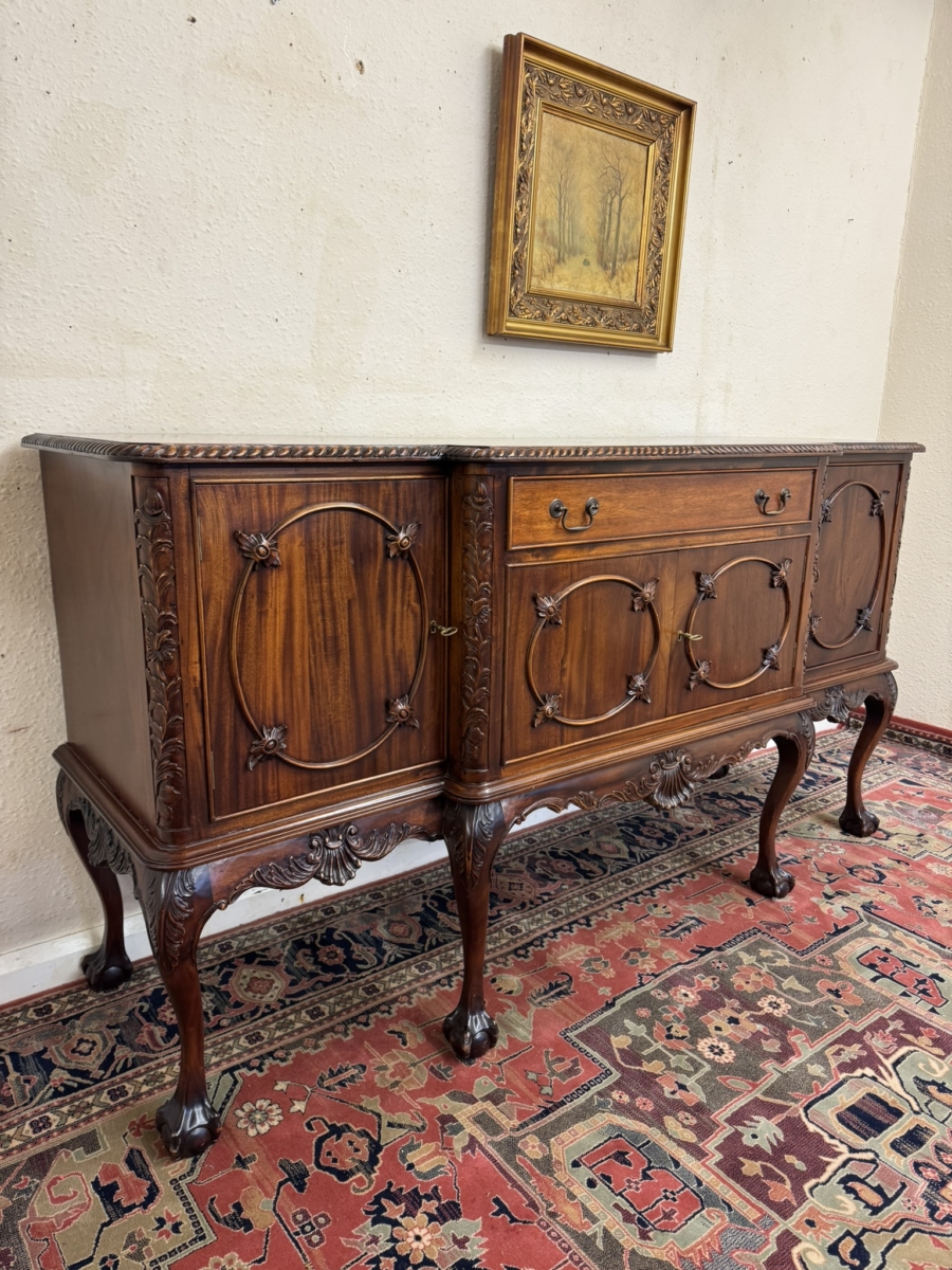 OUTSTANDING QUALITY CARVED MAHOGANY BRAKEFRONT FOUR DOOR SIDEBOARD/DRESSER - Image 4
