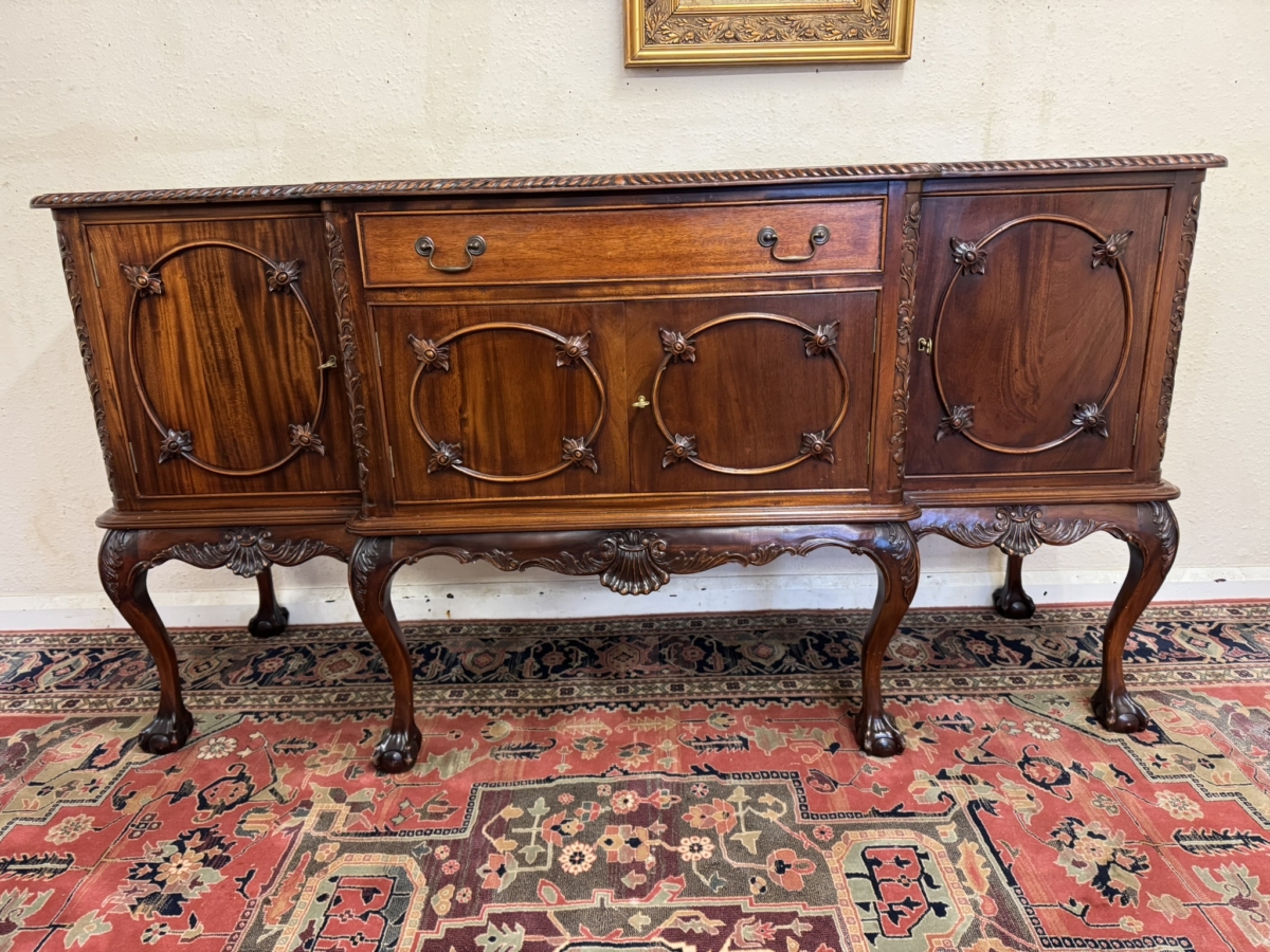 OUTSTANDING QUALITY CARVED MAHOGANY BRAKEFRONT FOUR DOOR SIDEBOARD/DRESSER - Image 6