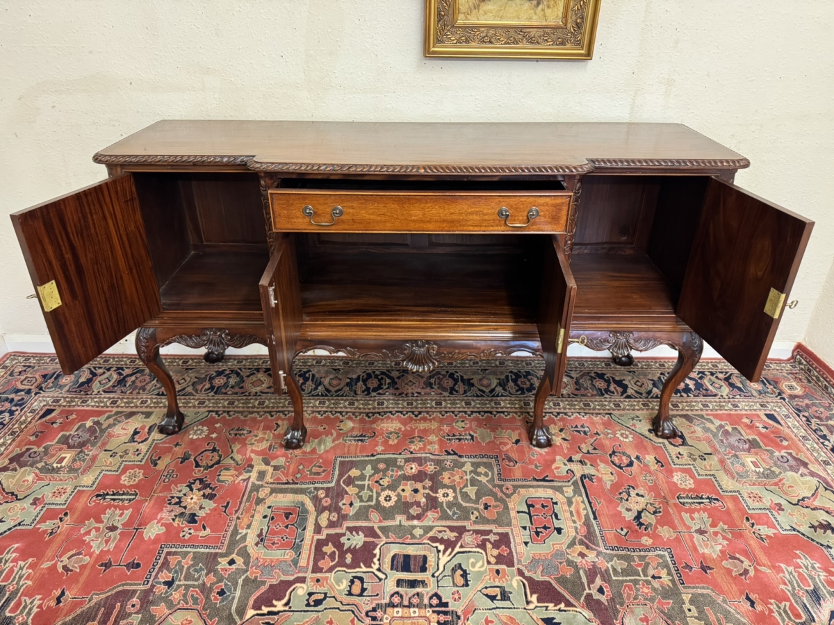 OUTSTANDING QUALITY CARVED MAHOGANY BRAKEFRONT FOUR DOOR SIDEBOARD/DRESSER - Image 7