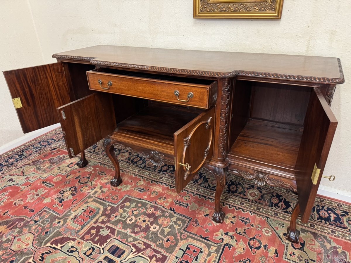 OUTSTANDING QUALITY CARVED MAHOGANY BRAKEFRONT FOUR DOOR SIDEBOARD/DRESSER - Image 8