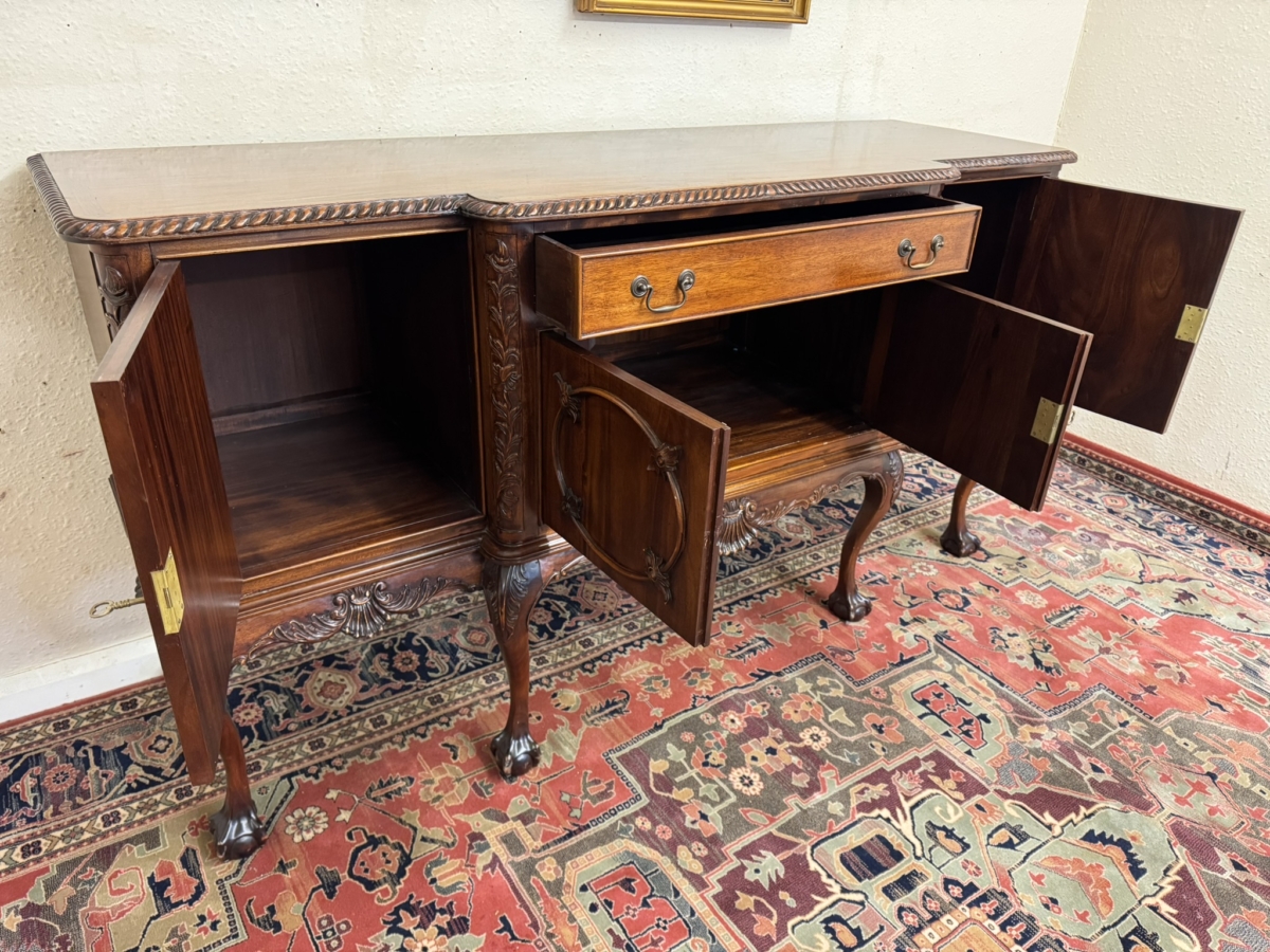 OUTSTANDING QUALITY CARVED MAHOGANY BRAKEFRONT FOUR DOOR SIDEBOARD/DRESSER - Image 9
