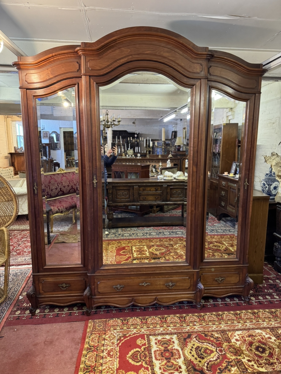 QULAITY ANTIQUE FRENCH MAHOGANY MIRROR DOOR ARMOIRE/WARDROBE CIRCA 1880